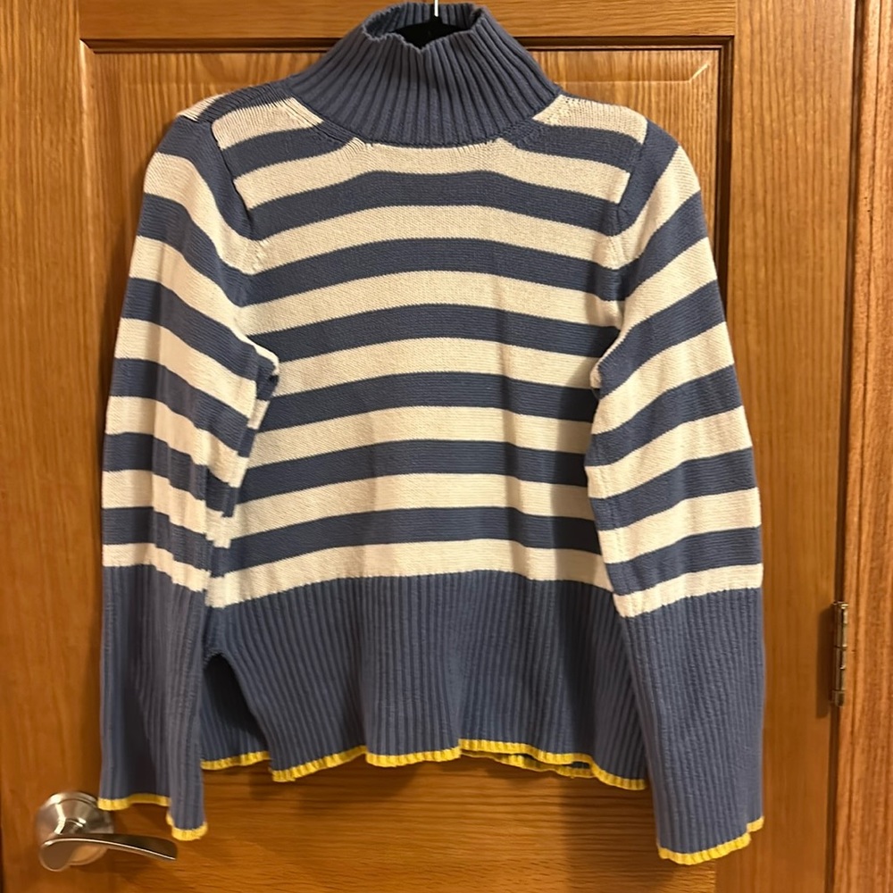 Free Assembly turtleneck sweater. Size XS